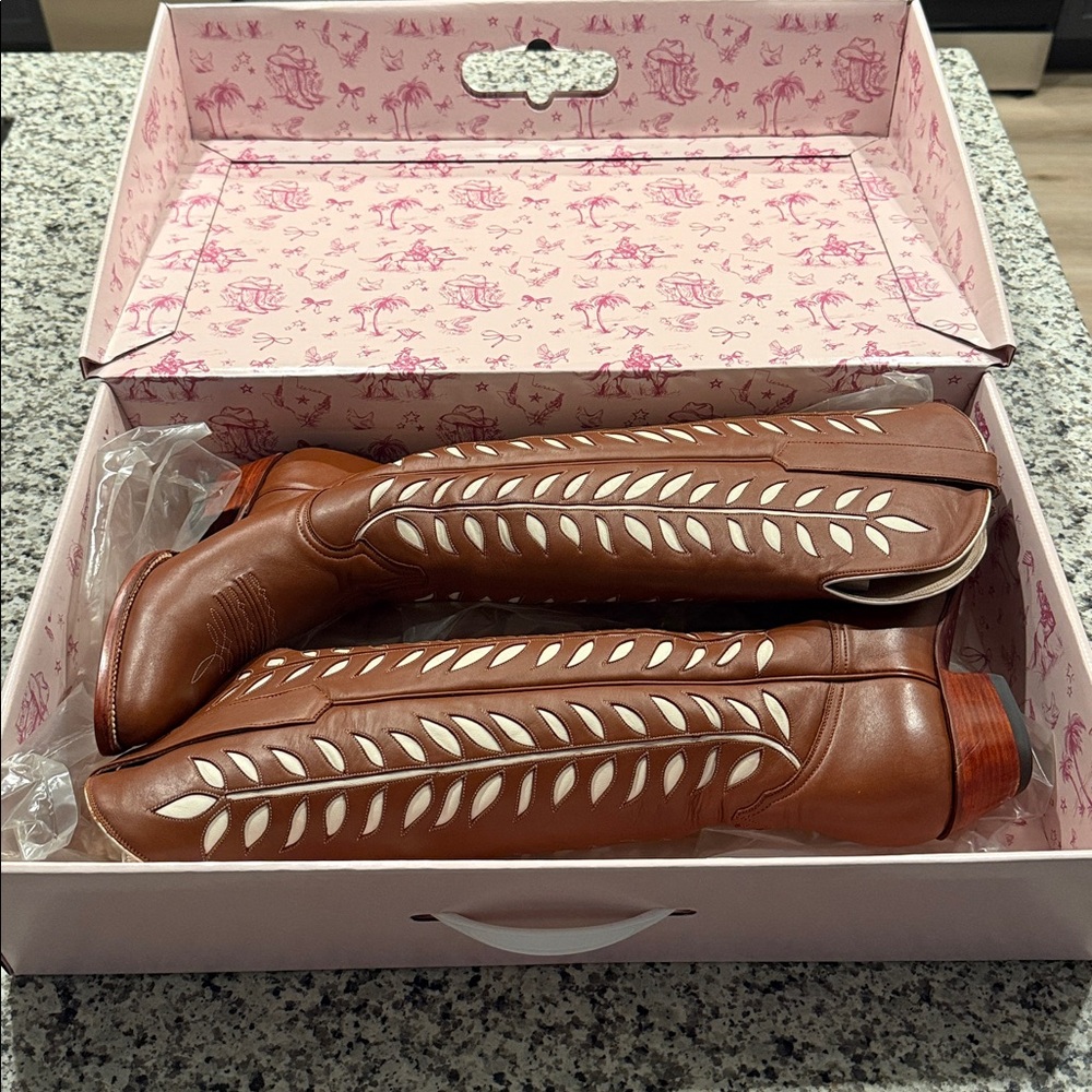 Brown Heeled Boots with Decorative Stitching - Picture 4 of 6